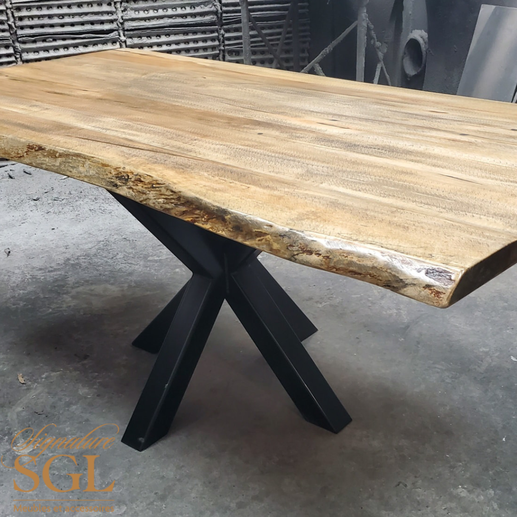 Table en bois rustique La Coureuse des Bois