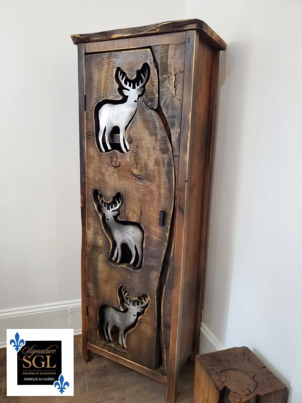 Armoire de chasse et ses 3 chevreuils