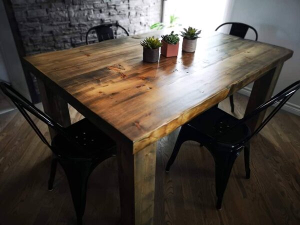 Table La Coureuse Des Bois version 4 pattes en bois